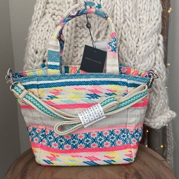 America & Beyond Daphne Small Tote NWT - Picture 9 of 10